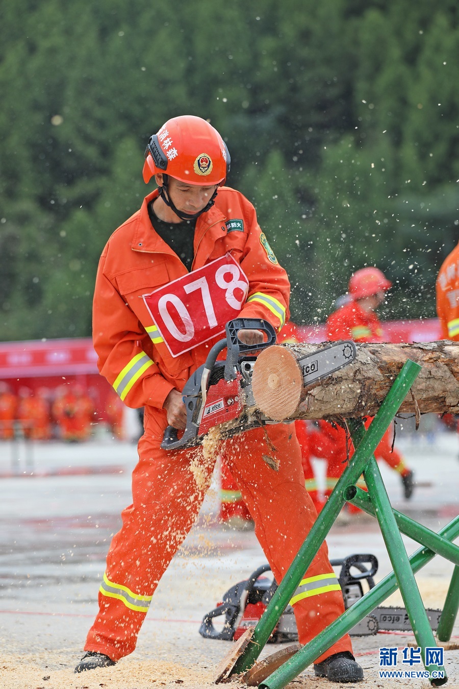 重庆:森林消防"大比武"来了 200名消防队员同场竞技