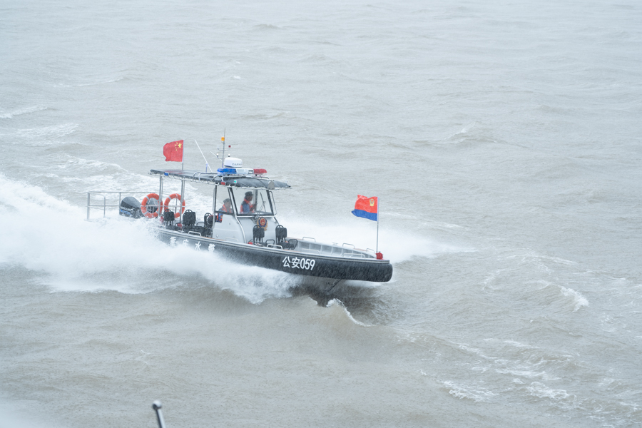 入列！重庆14艘水警巡逻船艇首航巡江