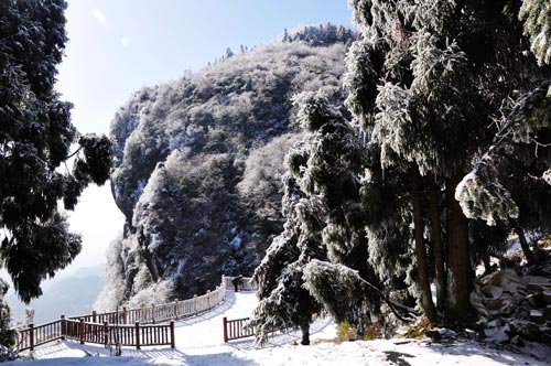 摩围山雪景