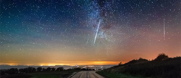 实拍双子座流星雨壮观美景