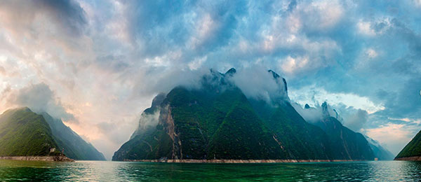 除却巫山不是云 长江三峡巫山境内现烟雨巫峡美景