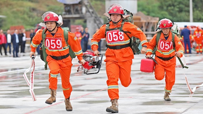 重庆：森林消防“大比武”来了 200名消防队员同场竞技
