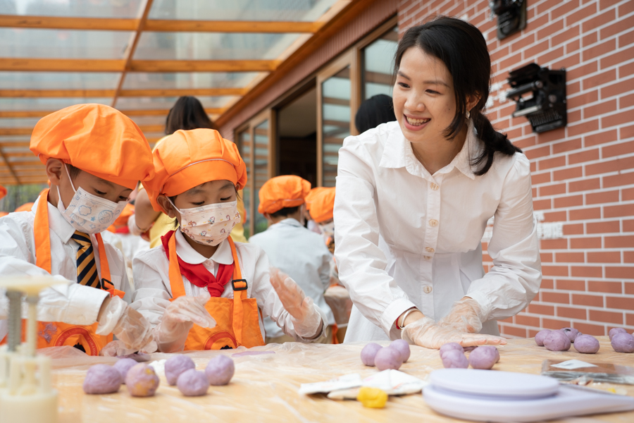 重庆：“月饼课堂”上迎中秋