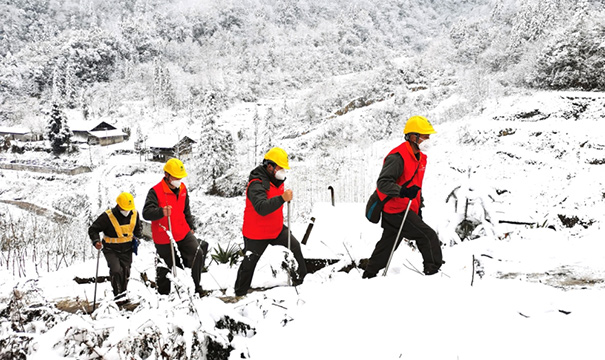 重庆：两条特高压输电线路首次迎来大面积冰雪天气考验