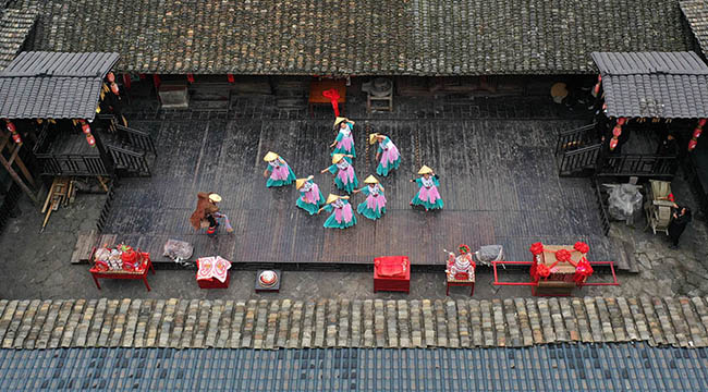 【新春走基层】重庆传统村落载歌载舞过大年